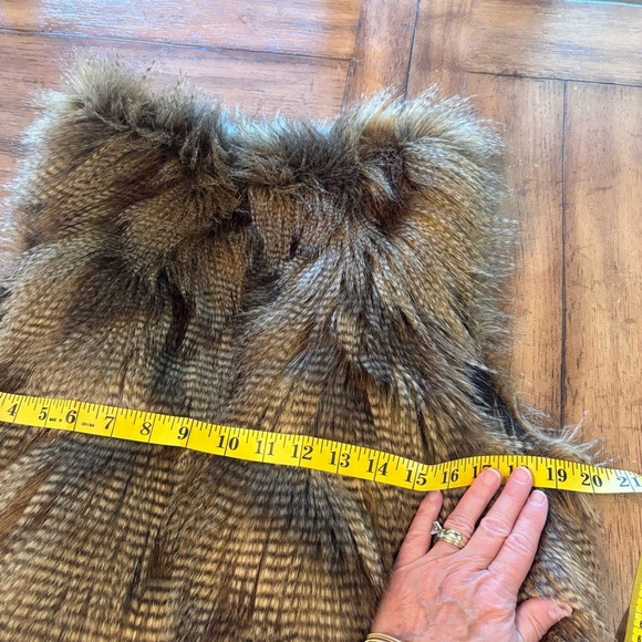 Show Me Your MuMu Luis Faux Chillah Feather Vest, Medium, Festival Boho Western - Picture 14 of 15